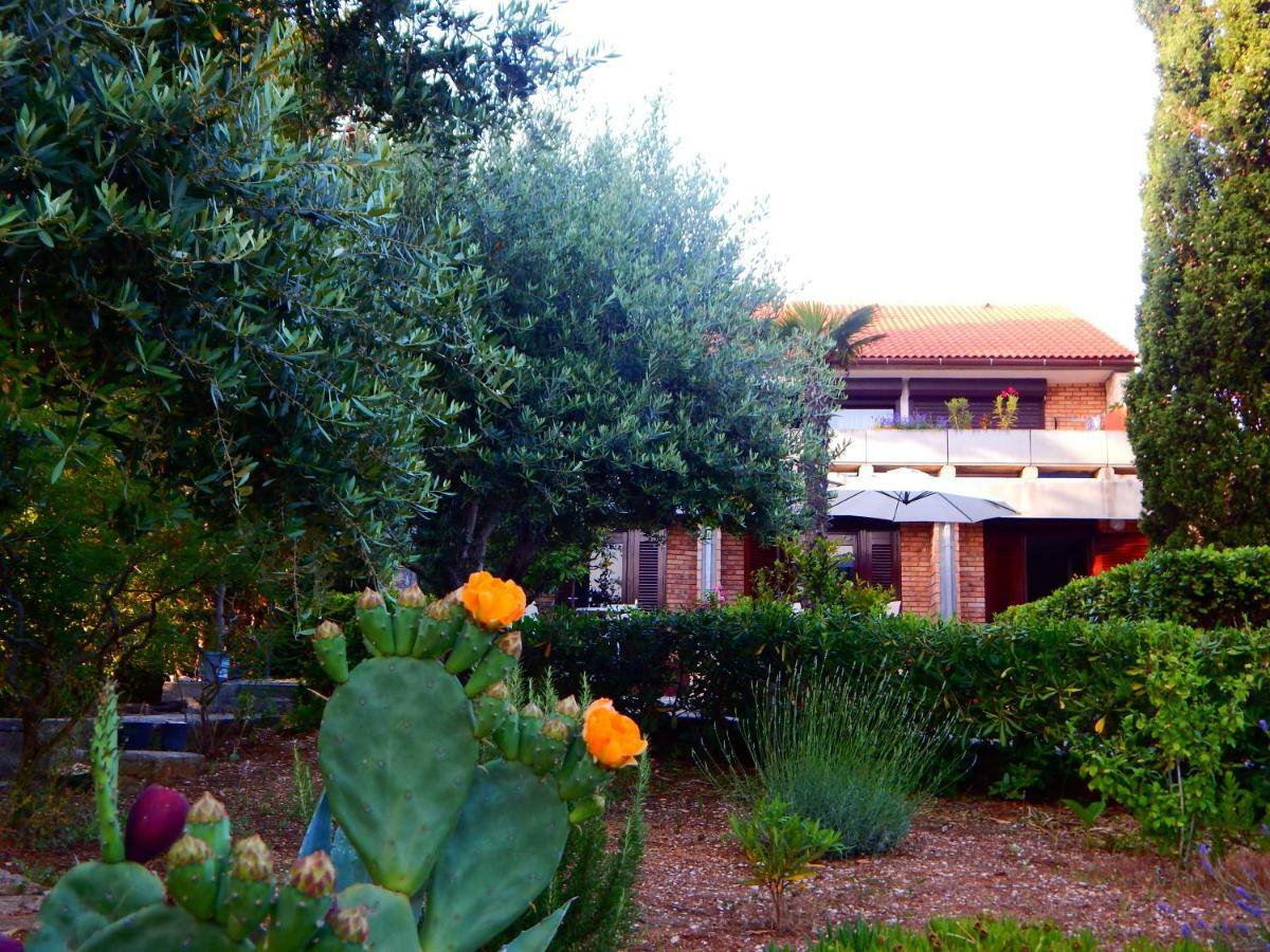 Apartmani Jutro Novalja Exterior foto
